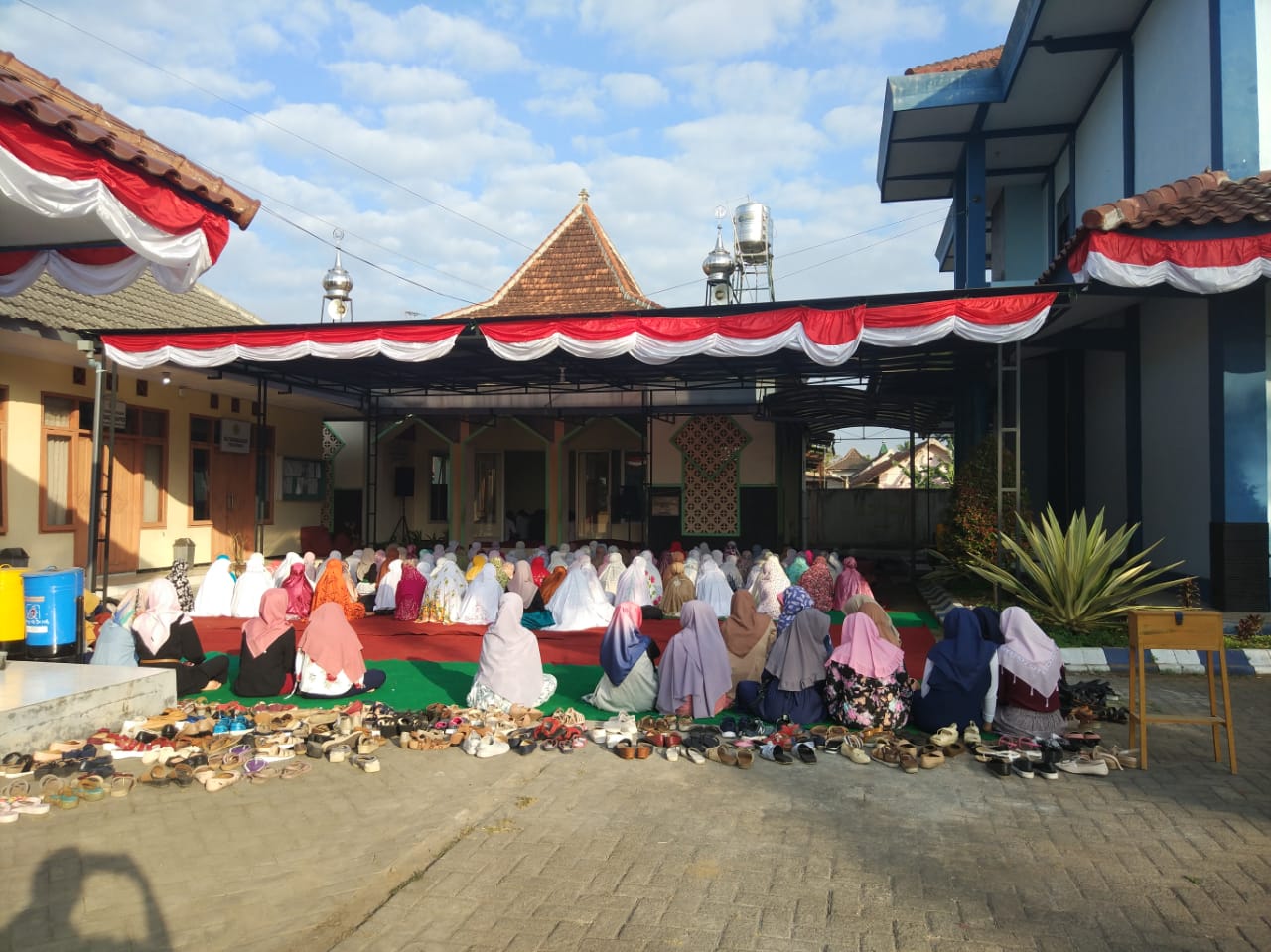 shalat Idul Adha 1439 H bersama civitas akademika STIKes Kepanjen dan warga sekitar (4)